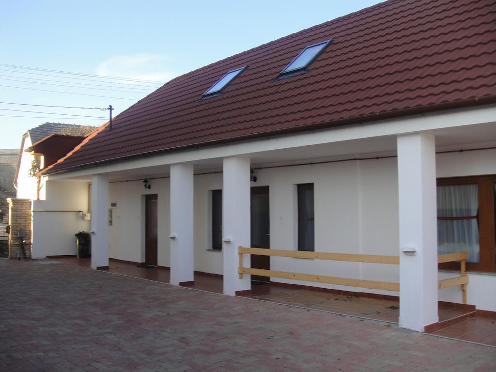 Hotel Paks Panzió Exterior foto